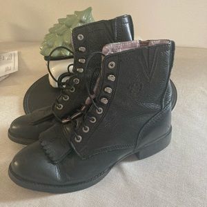 ARIAT lace up boots. Size 8B